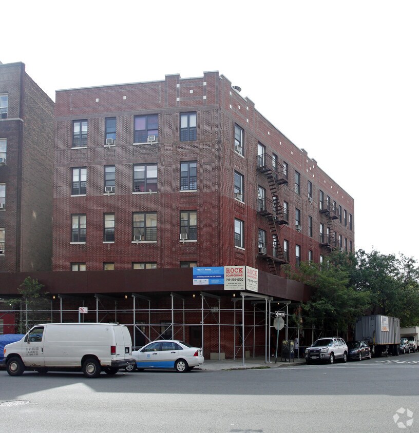 Primary Photo - 1076 Faile St