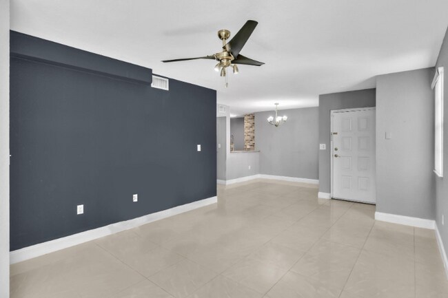 Foto del edificio - 2803 N Oakland Forest Dr