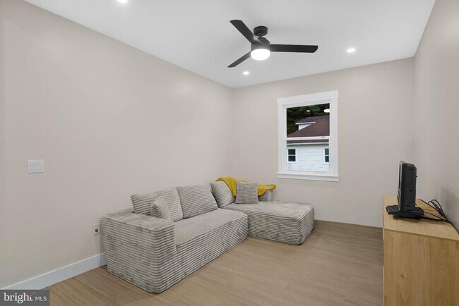 Foto del edificio - 75 Dreamland Park Dr