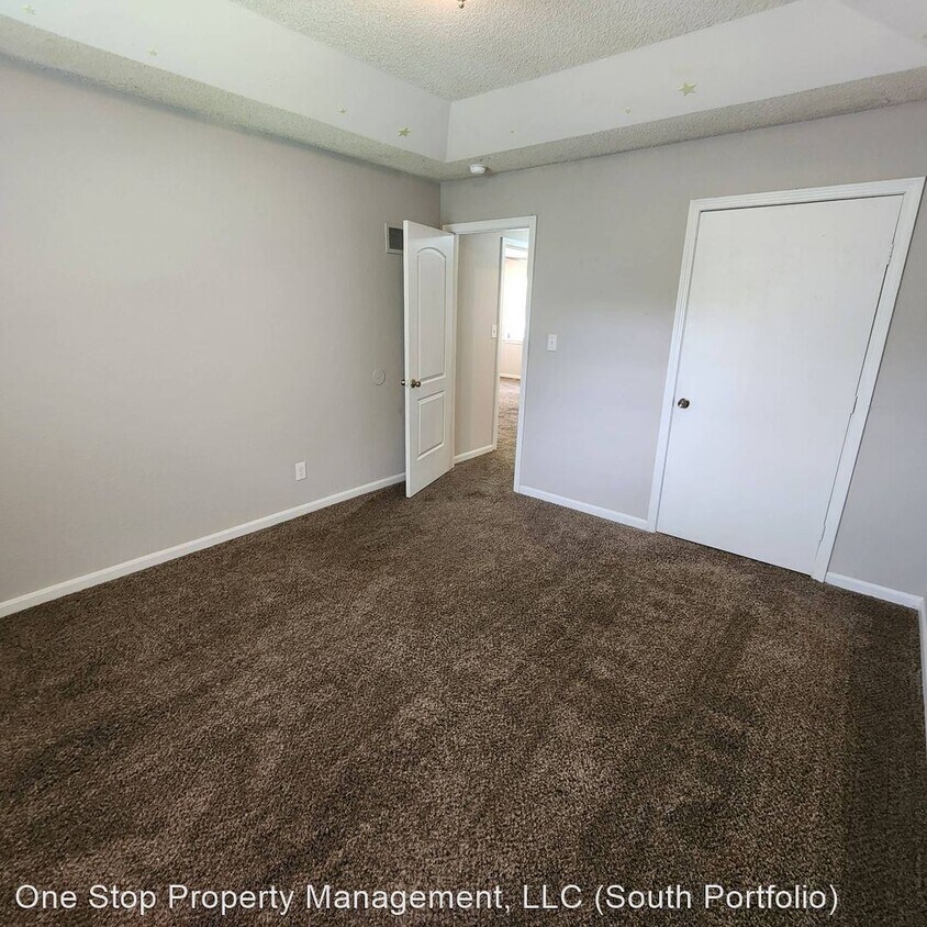 Foto principal - 3 br, 2 bath House - 807 NE Barnes Dr. Unit A