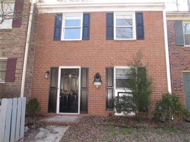 Foto del edificio - 1716 Twin Brooks Dr SE