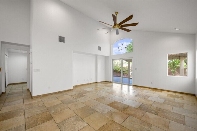 Foto del edificio - Welcome Home to this awesome 4 Bedroom Home