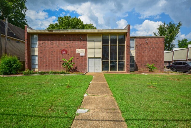 Building Photo - Midtown 2 bed, 1 bath near Overton Park.