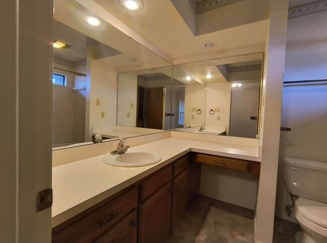 Foto del edificio - Spacious 2 bedroom 2 bath townhome AVAILABLE NOW!!!!
