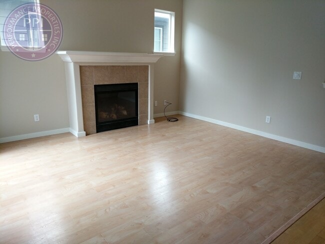 Building Photo - Gorgeous Large Home in North Portland, 3+ Bedrooms!! No Deposit With RHINO!!