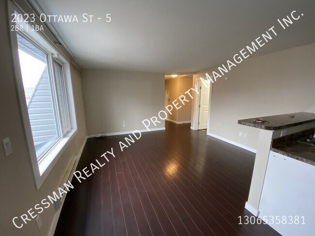 Photo du bâtiment - 2 bed, 1 bath apartment available near downtown Regina