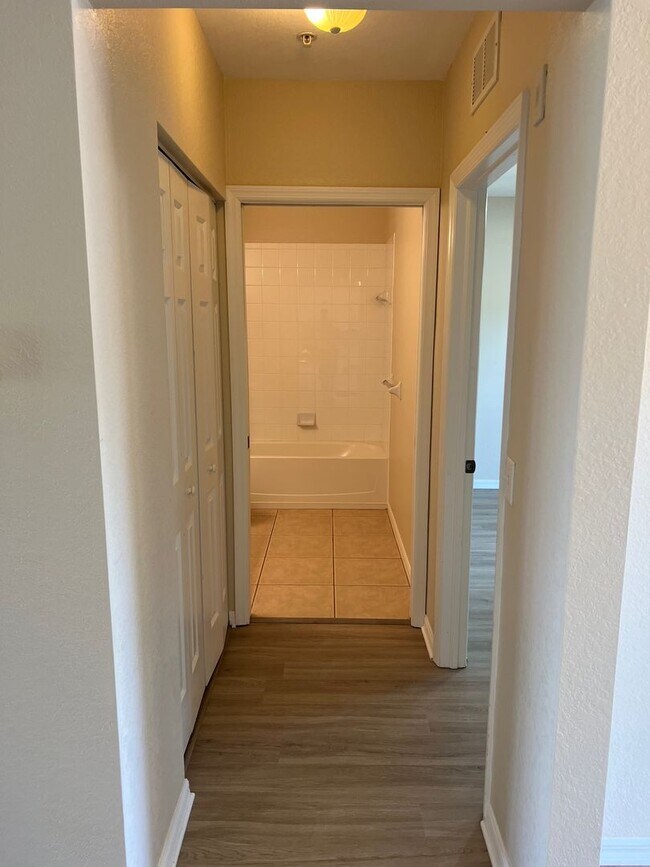 Foto del edificio - 2160 Heron Lake Dr