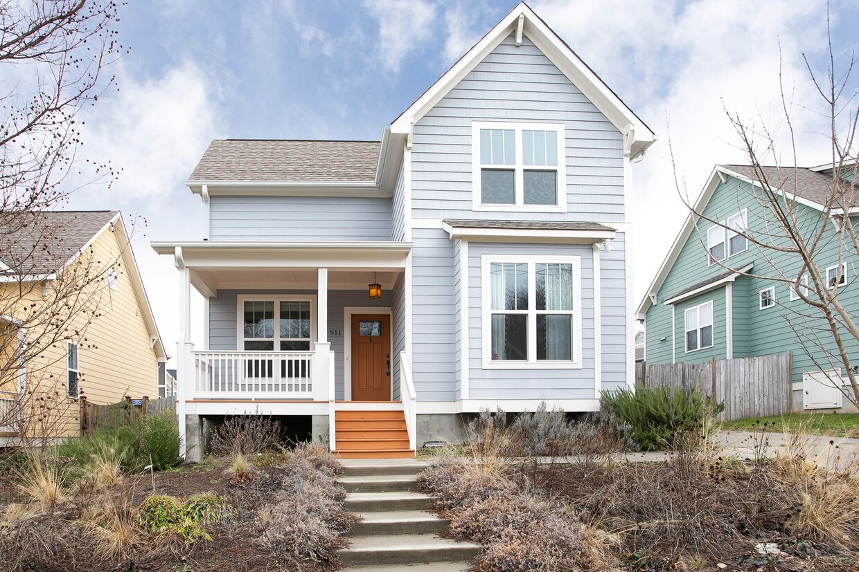 Downtown Durham Oasis! - Three Bedroom Home With Truly Unique Entire Top Floor Primary Suite - Downtown Durham Oasis! - Three Bedroom Home With Truly Unique Entire Top Floor Primary Suite