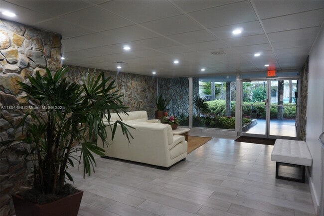 Building Photo - 210 Seaview Dr
