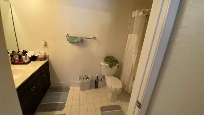 Foto del edificio - 1063 Golden Lakes Blvd