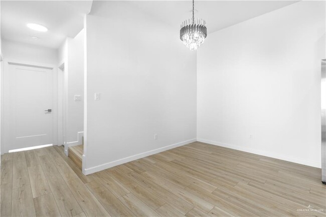 Building Photo - 2710 W Kerria Ave