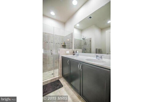 Building Photo - 124 Prado Ln