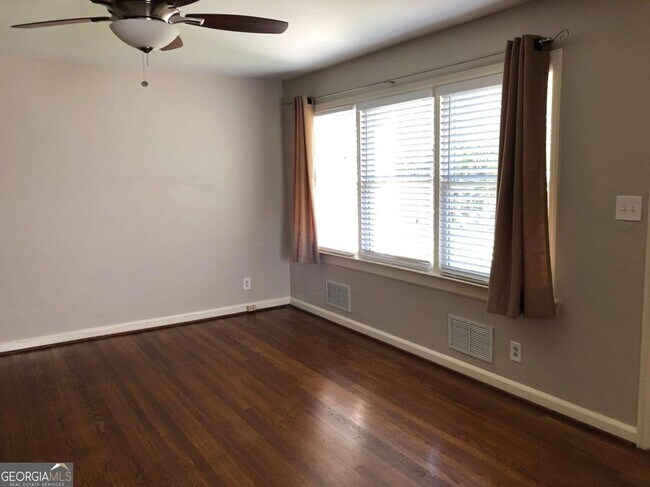Foto del edificio - 901 Cumberland Rd NE