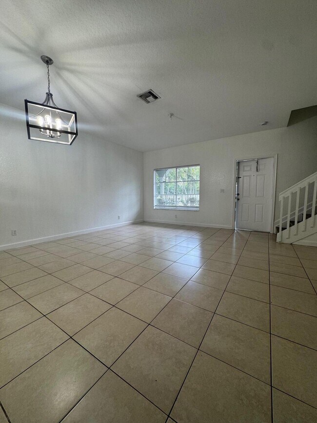 Foto del edificio - 1109 Colonial Palms Way