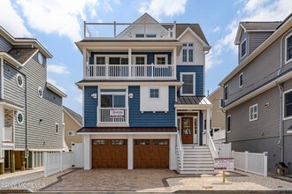Building Photo - 53 Fort Ave