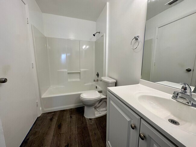 Foto del edificio - 5225 Wallis Rd