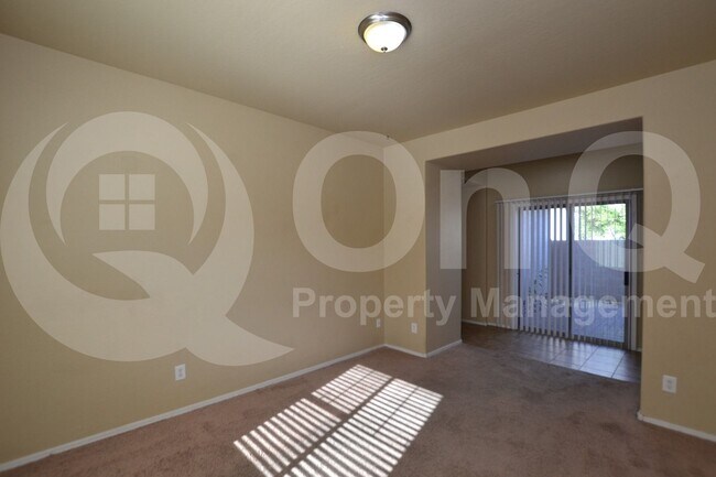 Foto del edificio - 4732 E Laurel Ave