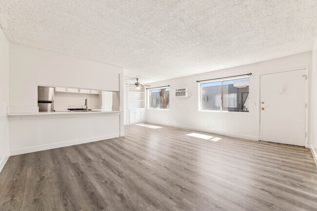 Foto del edificio - 10535 Lindley Avenue