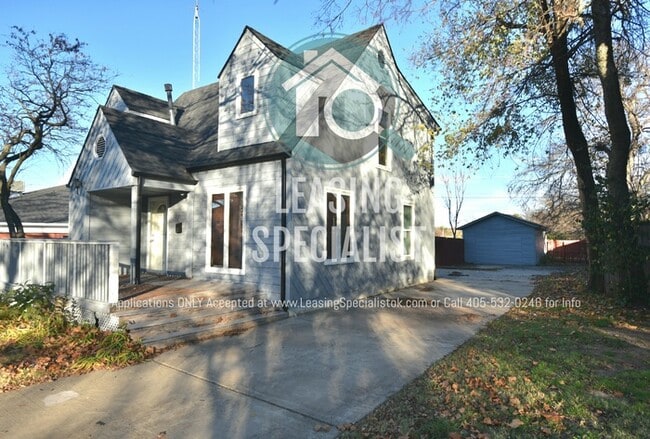 Building Photo - Central Norman 3 Bed 3 Bath Ready for your August Move!