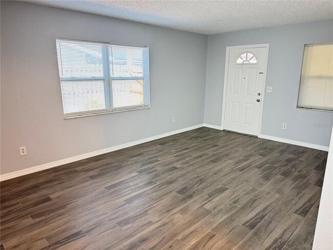 Foto del edificio - 904 Lake Palms Dr