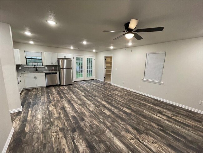 Foto del edificio - 340 N Double Springs Rd