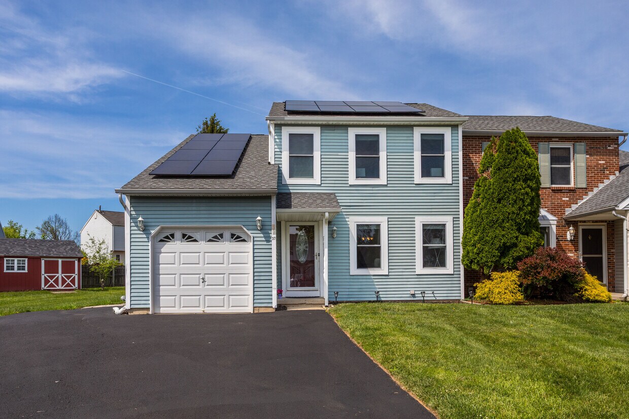 Front - 37 Curry Ln