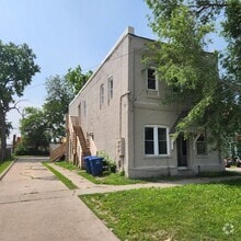 Building Photo - 1513 Des Moines St