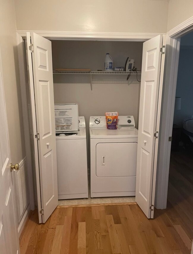 Laundry - 279 N Oak Ave
