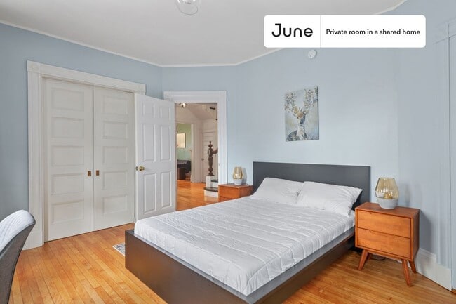 Building Photo - Room in Shared 6 bed/1.5 bath home