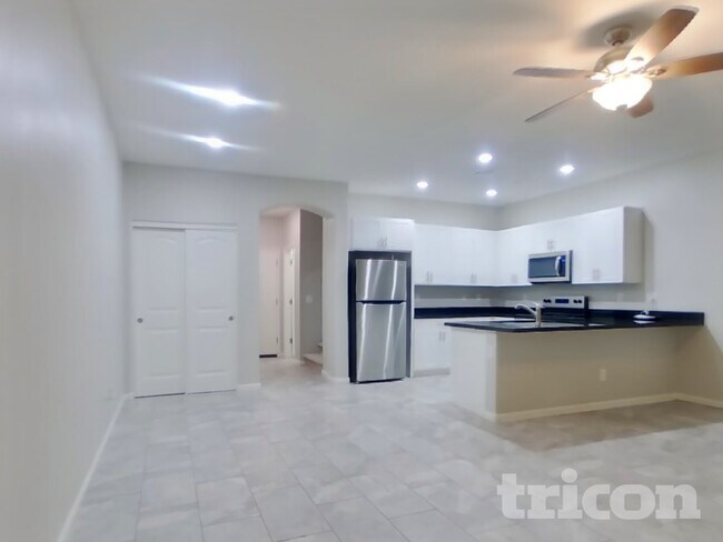 Foto del edificio - 12563 W Gentle Rain Rd