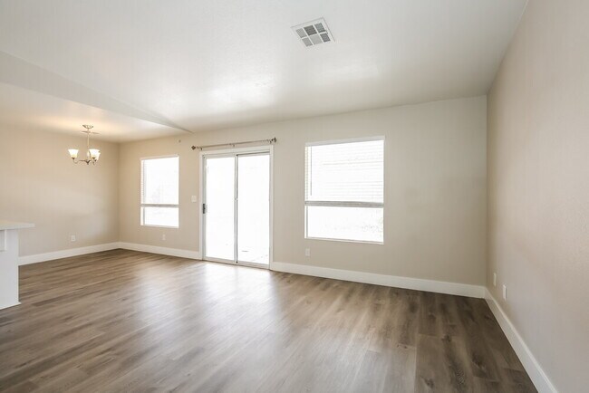 Foto del edificio - 3015 W Hammer Ln