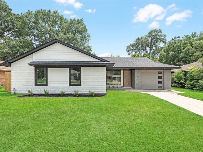 Building Photo - 1107 Stonecrest Dr