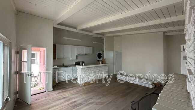 Foto del edificio - 17259 Walnut Ave