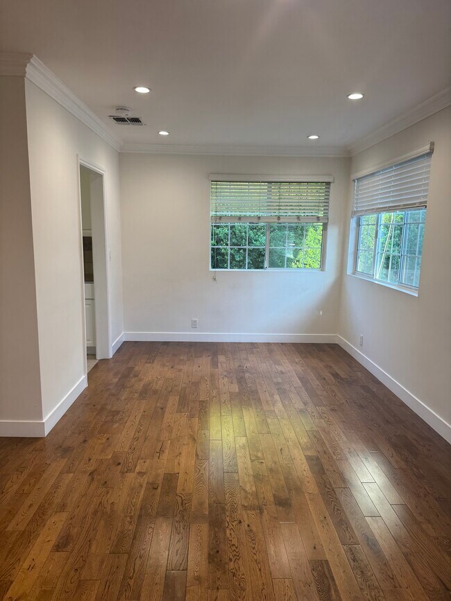 Foto del edificio - 1054 S Wooster St