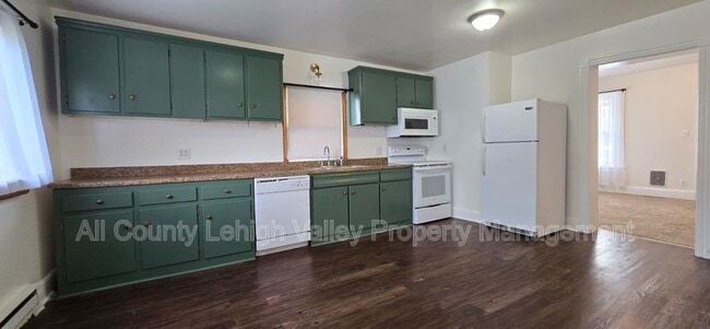 Building Photo - 61 E Goepp St