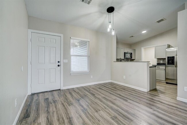 Building Photo - 10425 Aberdeen Dr