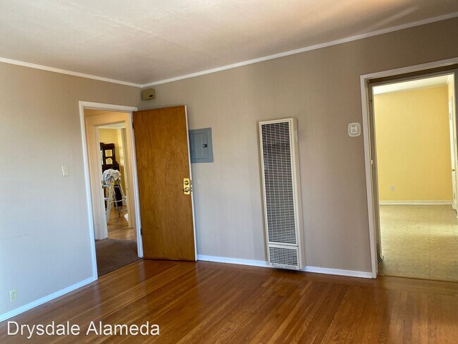 Building Photo - 1 br, 1 bath House - 2212 Clinton Ave Unit B