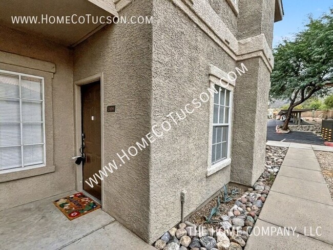 Photo - 1500 E Pusch Wilderness Dr House