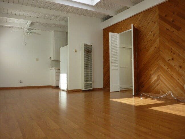 Building Photo - 542 8th St