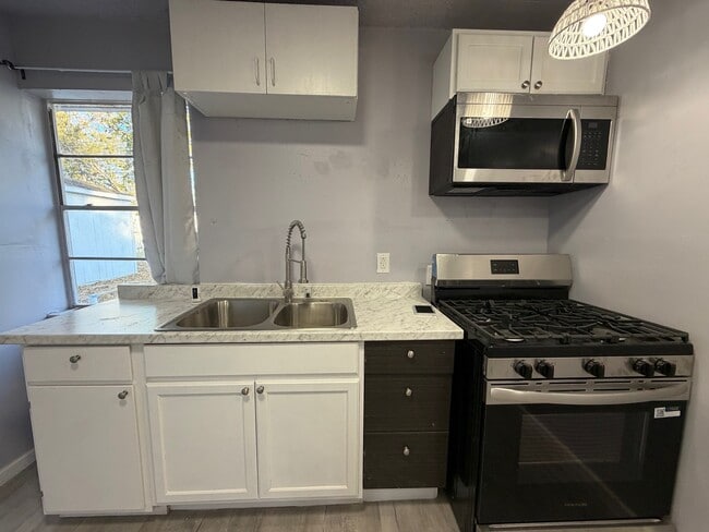 Foto del edificio - 2501 Gilbert Cir