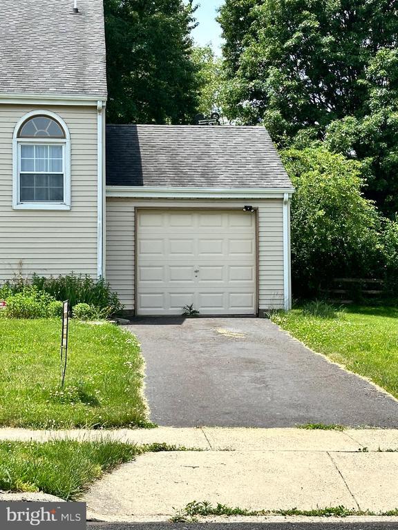 Primary Photo - 216 Spring House Ln