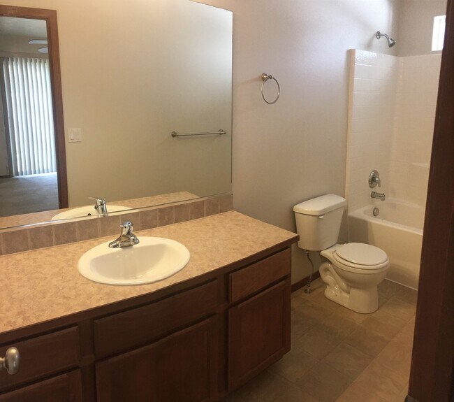 Building Photo - SINGLE FAMILY HOME IN THE LANDINGS (RPM#91)