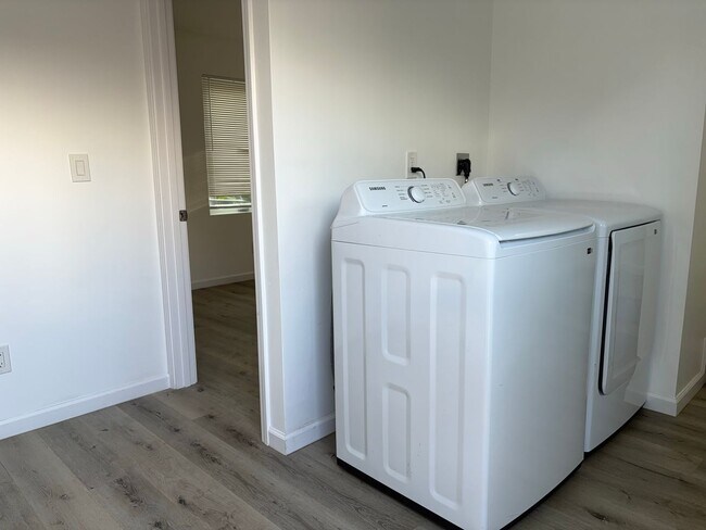 Foto del edificio - 3 bedrooms 3 baths home in San Diego. WATE...