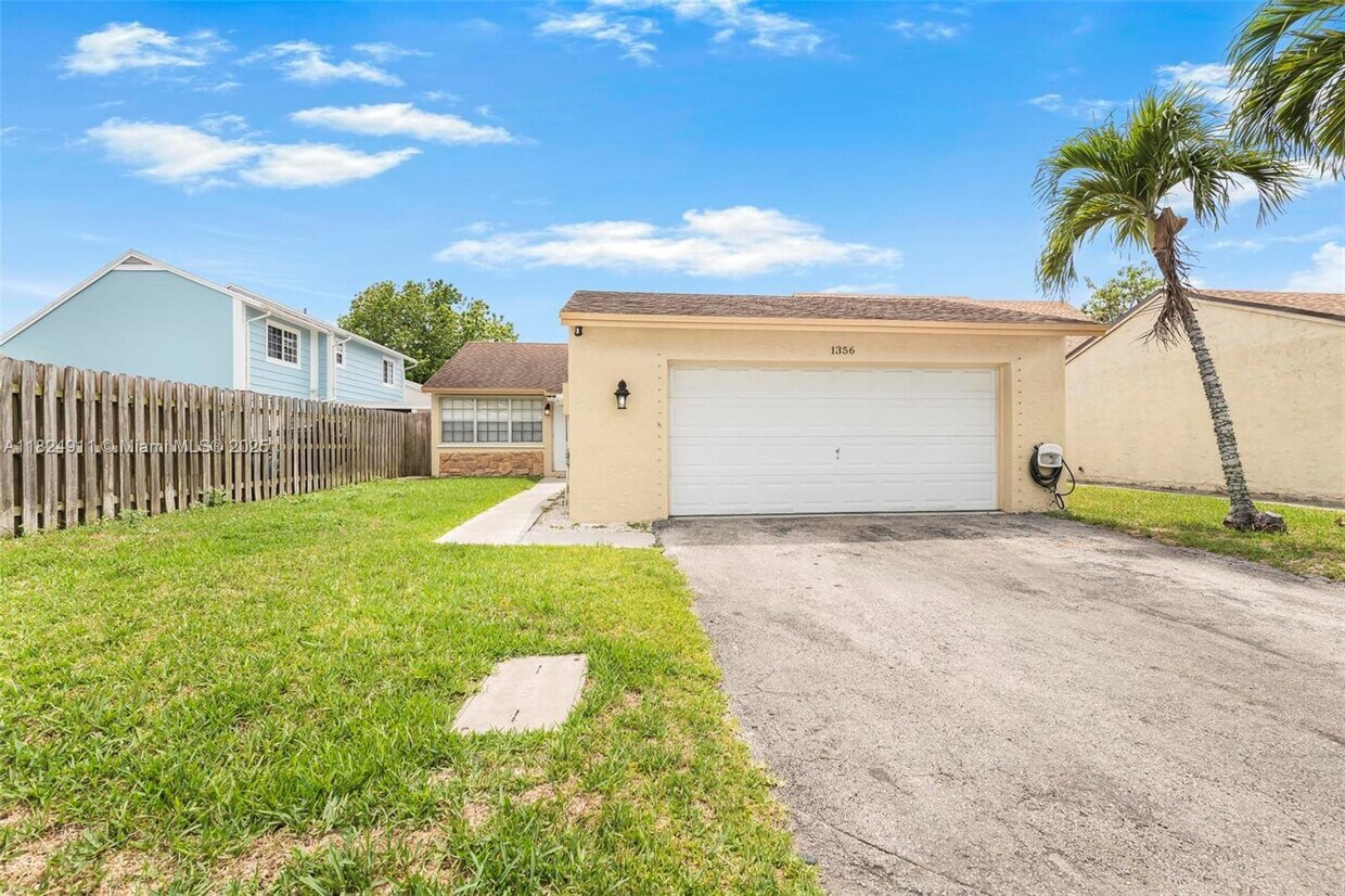 Foto principal - 1356 Pelican Ct