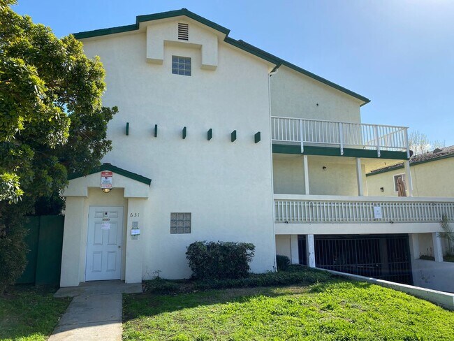 Building Photo - Quiet IB Townhome for Rent!