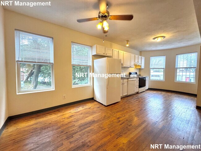 Foto del edificio - 840 Huntington Ave