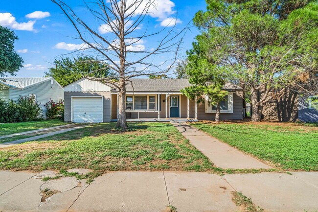 Building Photo - Vintage Home w/ Large Backyard, Minutes from TTU & Medical