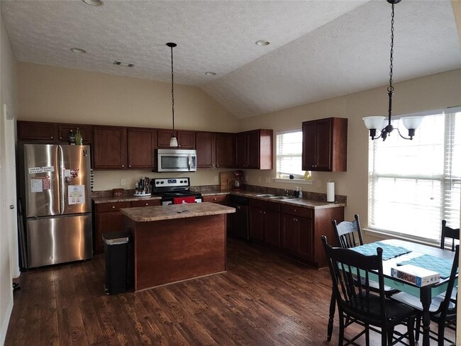 Building Photo - 1804 Cotton Blossom Way