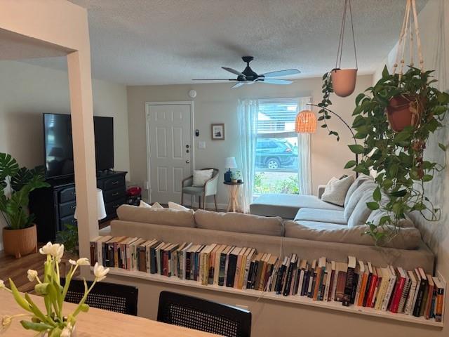 Foto del edificio - 7104 Hardy Dr