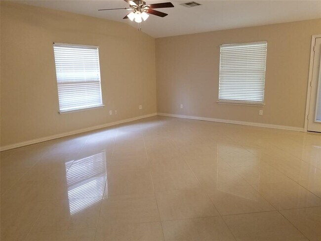 Foto del edificio - 3307 St Genevieve Dr